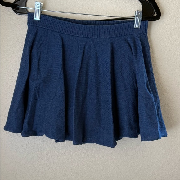 Lucy Sweater Skort set size M - Picture 4 of 4